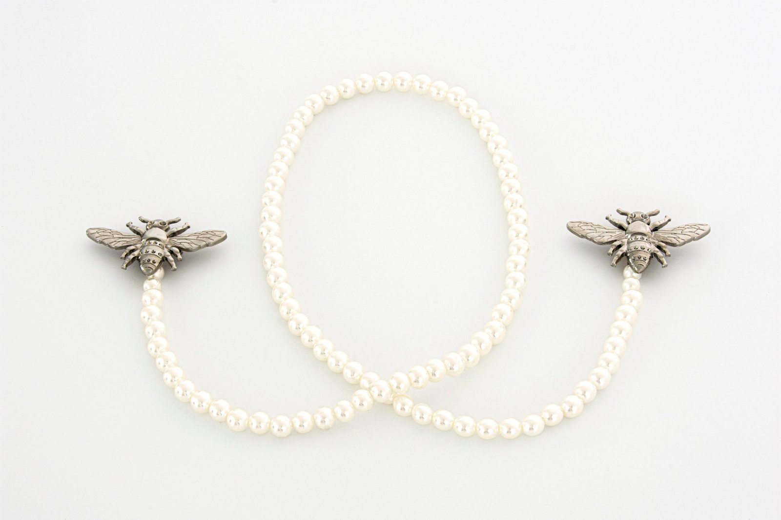 Two Bees 008 + Small pearls - Plateado